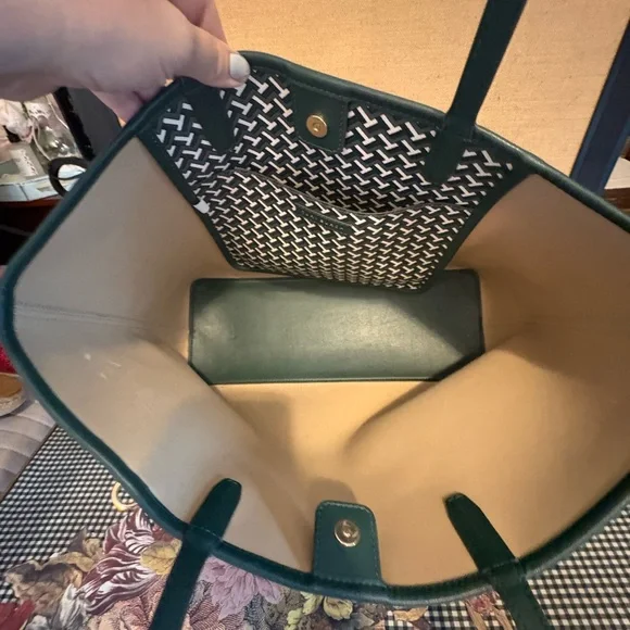 Tory Burch Green and White Patterned Shoulder Bag - Picture 4 of 5
